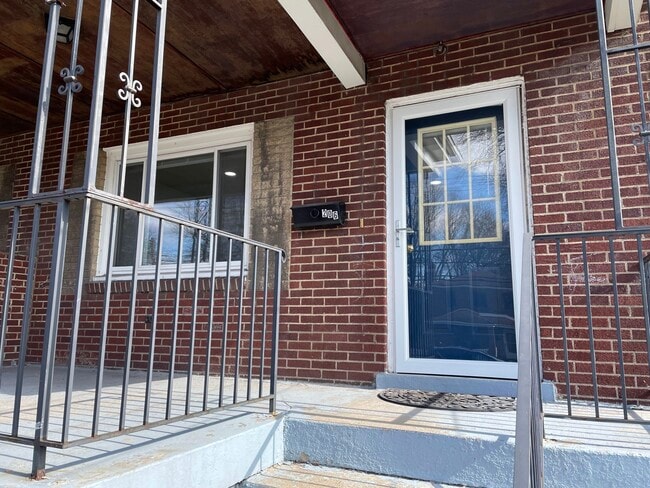 Building Photo - 206 Whipple St