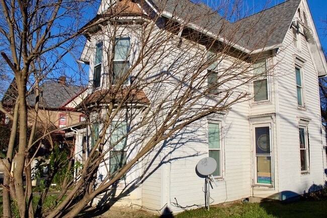 Building Photo - 360 N High St