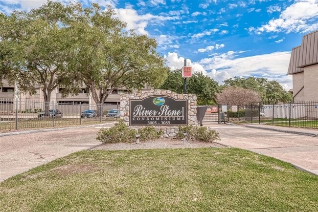 Photo - 3075 Walnut Bend Ln Unit 23
