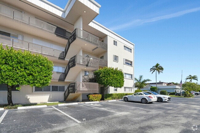 Building Photo - 300 Waterway Dr S Rental