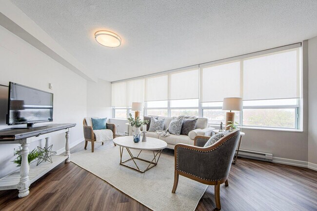 Photo - Parkway Village