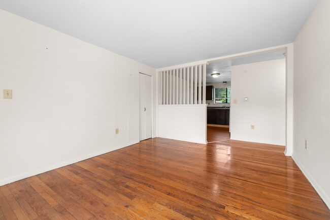Building Photo - 157 School St Unit 4 Rental