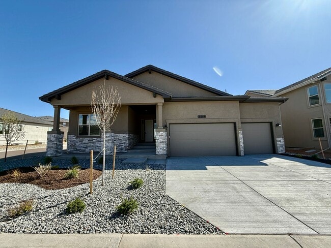 Building Photo - GET 2 WEEKS FREE. Luxury Living in Kissing... Rental
