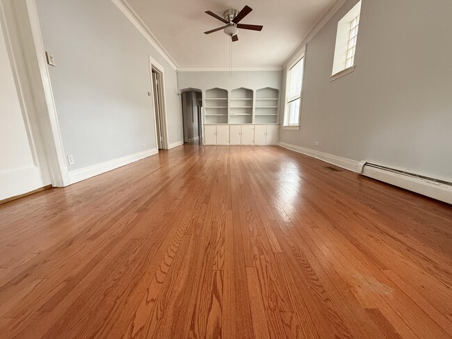 Building Photo - 4538 N Christiana Ave Unit Floor 1 Rental