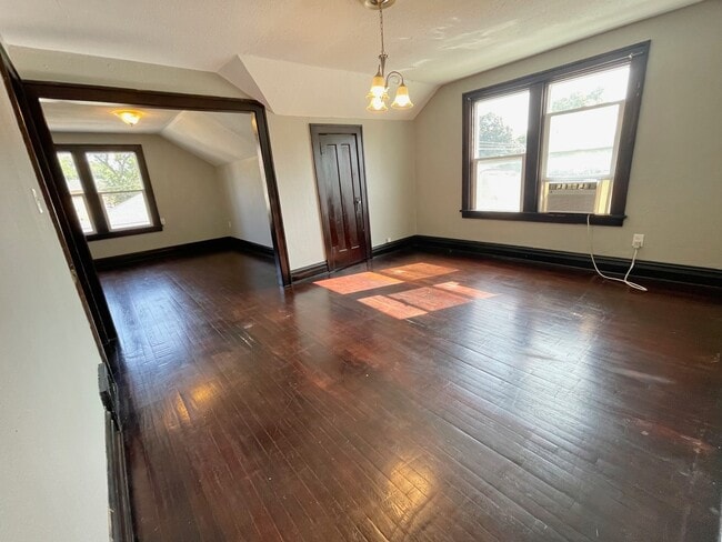 Photo - 603 Mill St