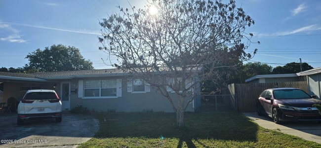 Photo - 581 Oxford Ave