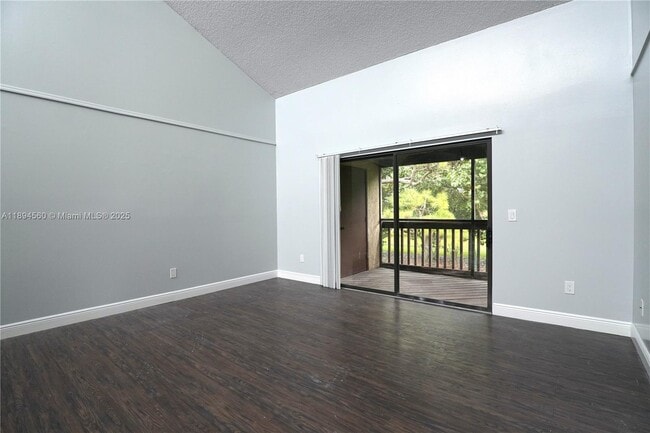 Photo - 410 Lakeview Dr E