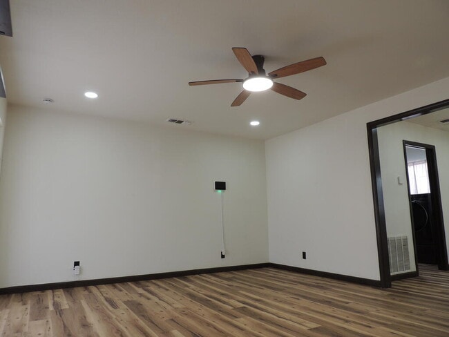 2816 Catalina Dr
