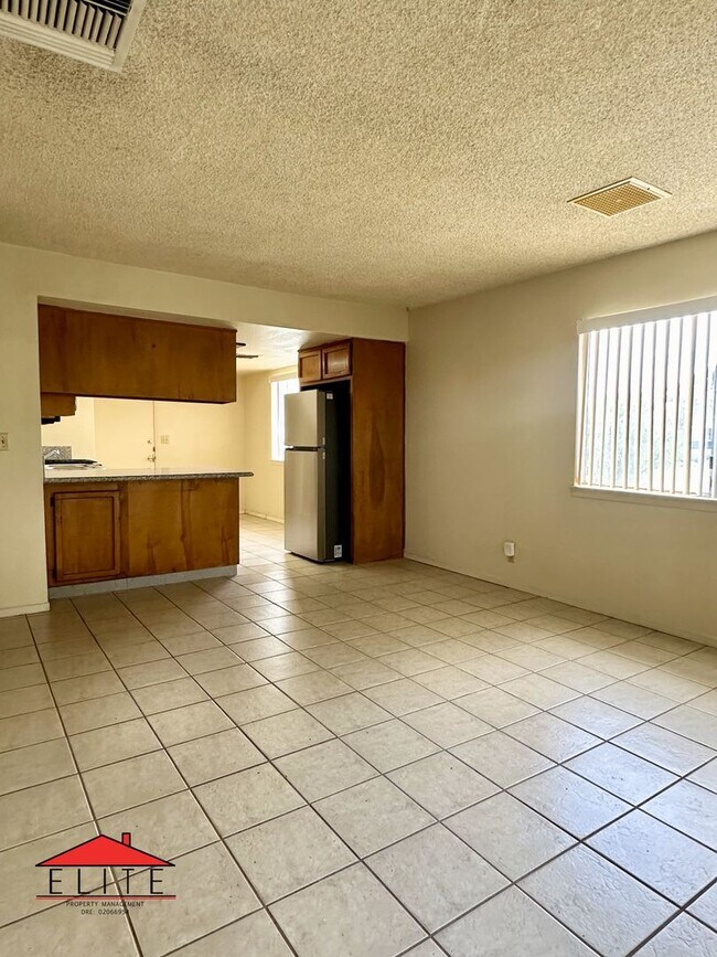 Photo - 428 W Robertson Rd Unit #A