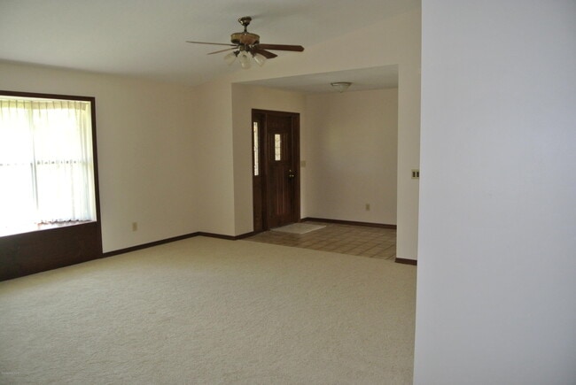 Photo - 321 Huntsville St NE