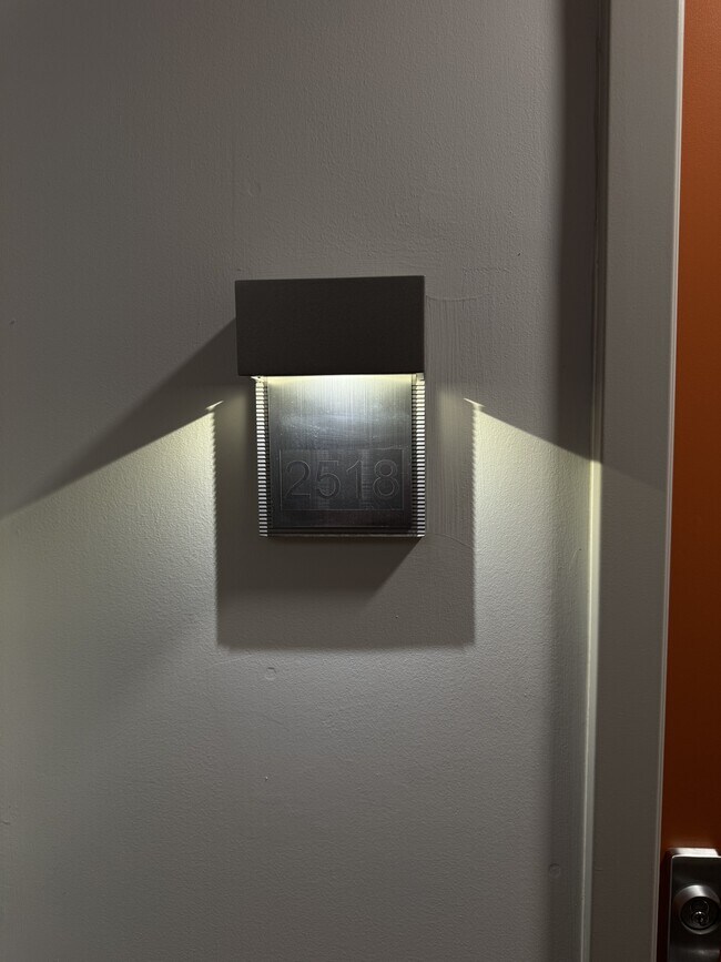 Photo - 105 Champagne Ave S