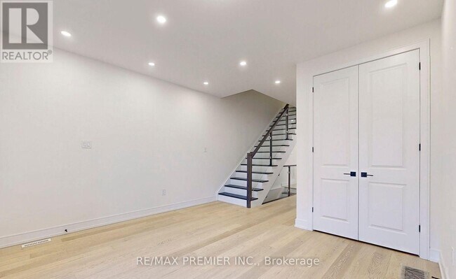 Photo - 208 McRoberts Ave