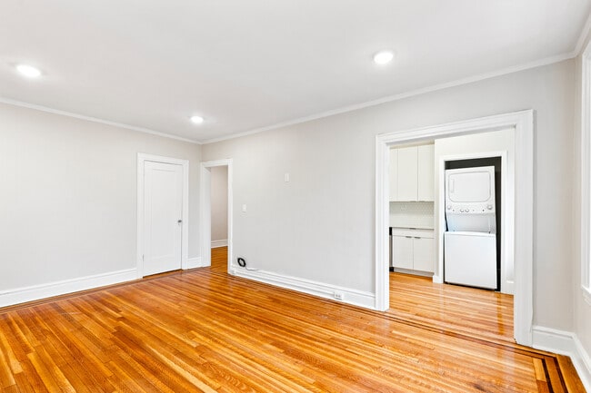 Building Photo - Montclair Gardens