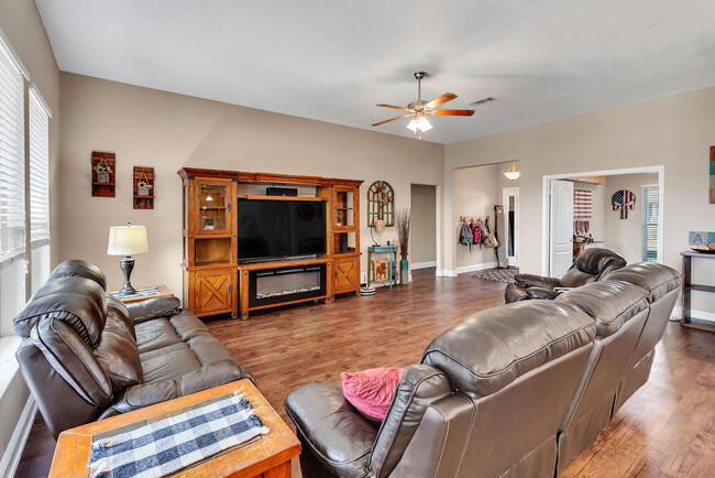 Photo - 3044 Crown Creek Cir House