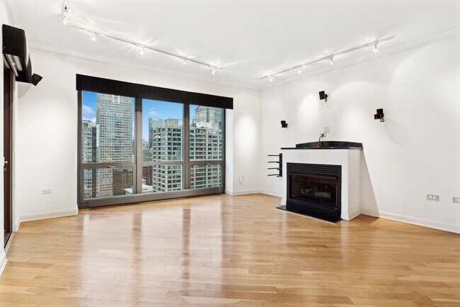 Photo - 130 N Garland Ct