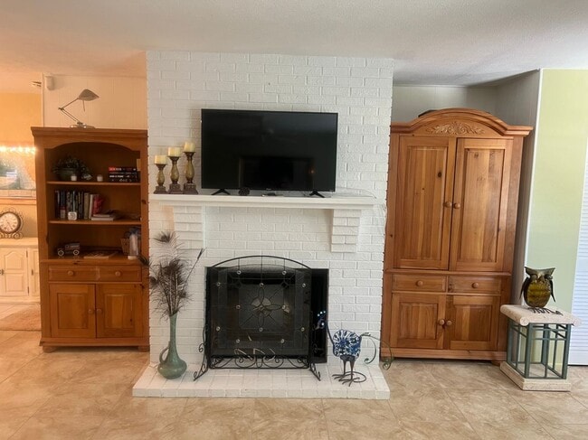 Photo - 2425 Doud St
