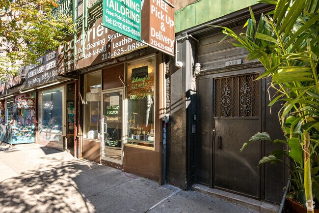 Photo - 202 Mott St