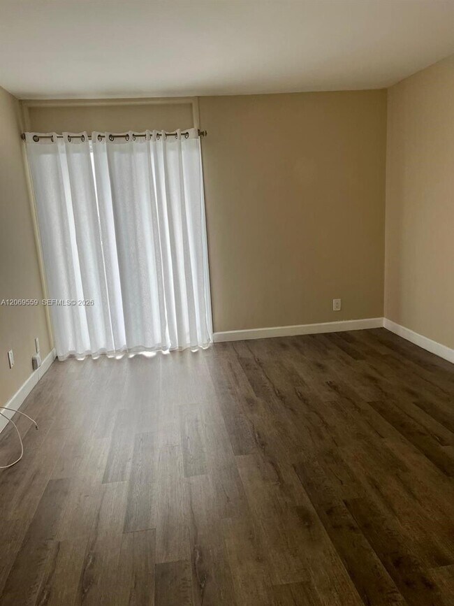 4550 NW 9th St Unit 701E