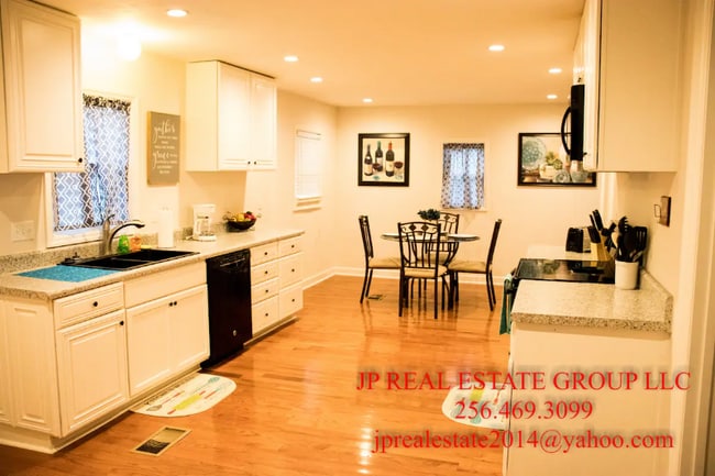 Photo - 714 4th Ave SE