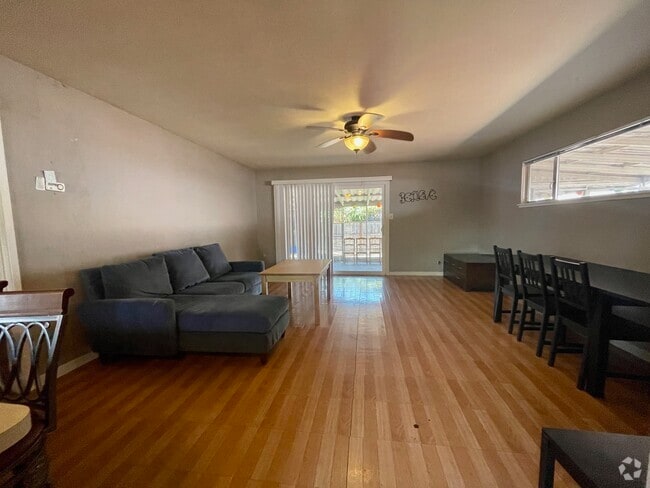 Building Photo - 1121 W Churchill St Rental