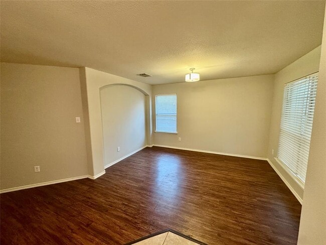 Photo - 205 Bluebonnet Tr