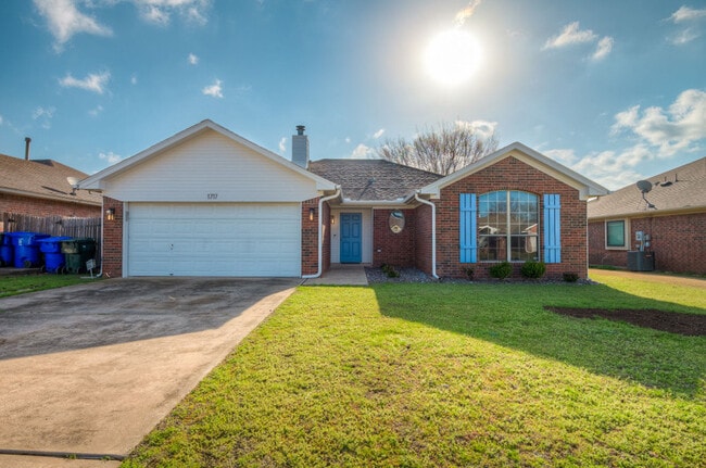 Building Photo - 1717 Briarcreek