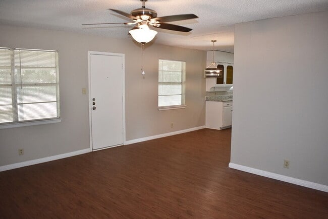 Photo - Charming 3-Bed, 2-Bath Gem in Fort Worth –...
