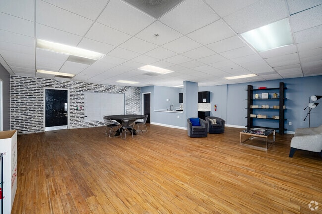 Building Photo - The Gardens at Manchester