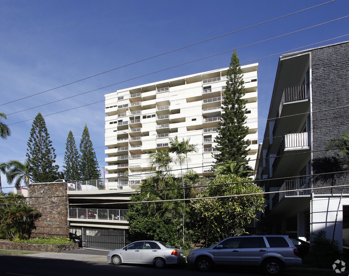 Photo - Victoria Plaza