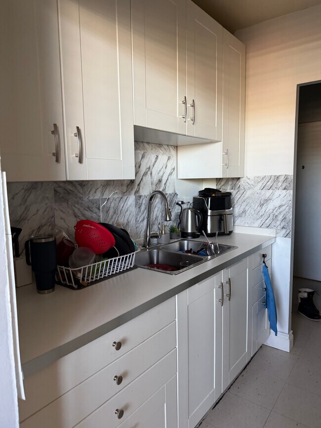 Building Photo - 49 Willow St Unit 201