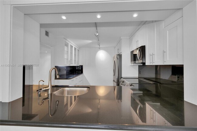 2 Grove Isle Dr