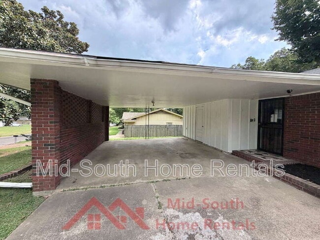 Photo - 3831 Hermitage Dr