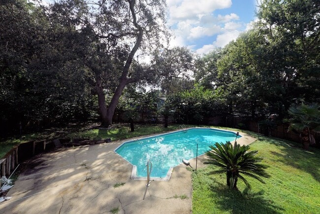 Photo - 504 Miller Ln