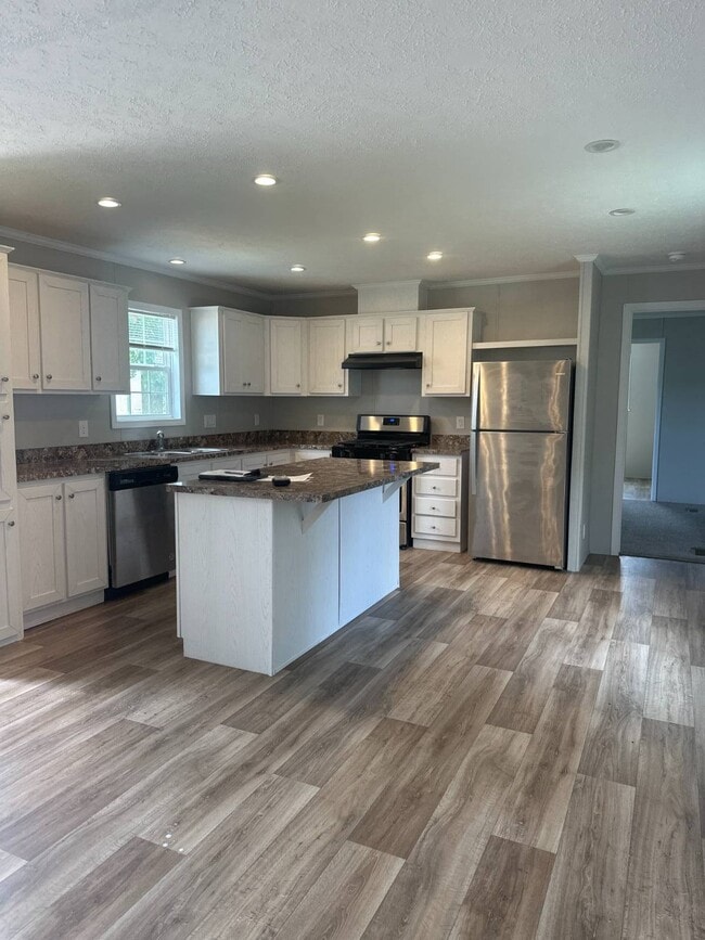 Photo - 921 Peacock Ln