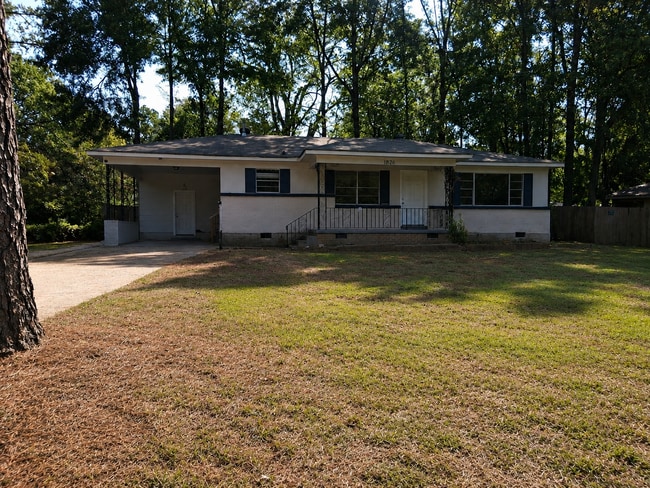 Building Photo - 1826 Wisteria Dr