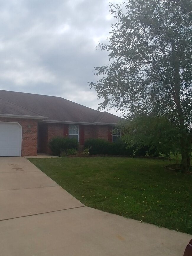 Building Photo - *Ozarks Best Location* Rental