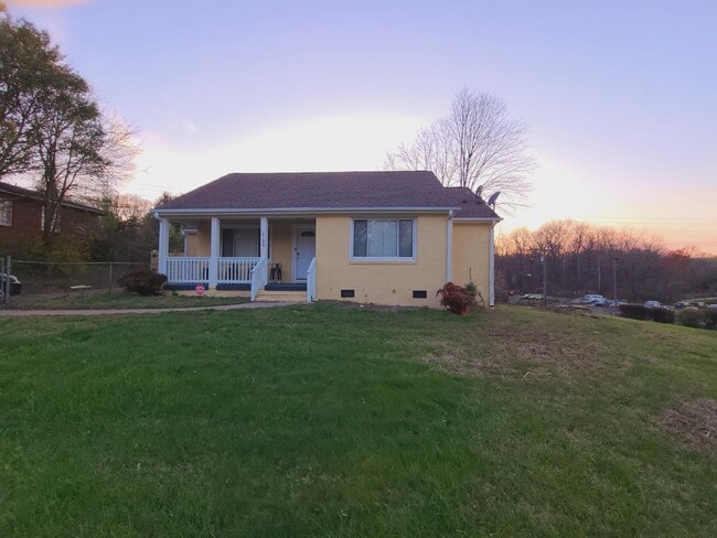 Photo - 3100 Graymont Dr