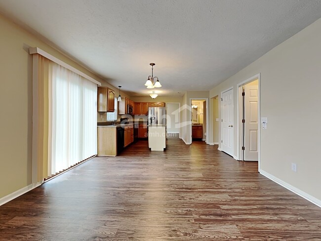 Photo - 8928 Waterton Pl