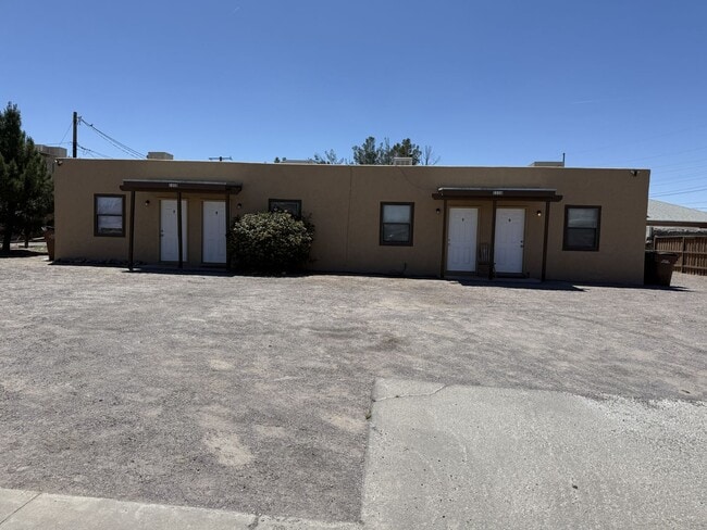 Building Photo - Plain Unit B