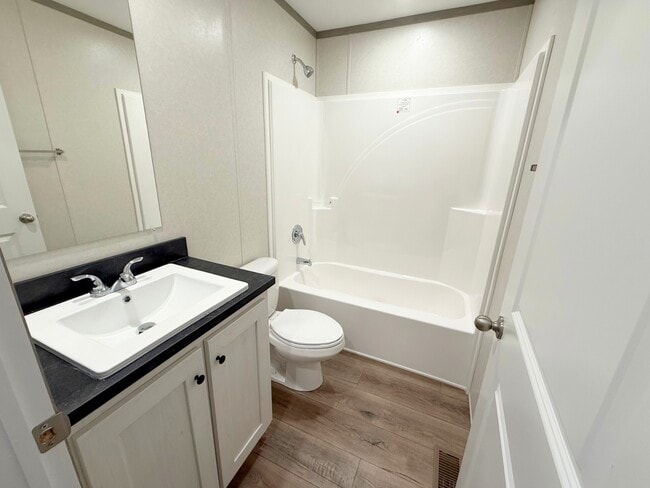 Photo - 5810 US-20