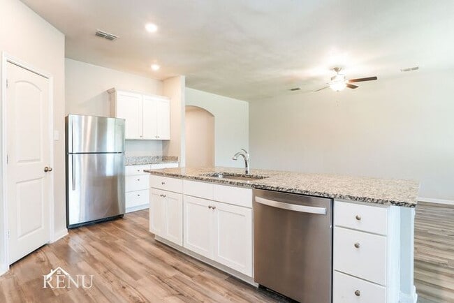 Photo - 2005 Hialeah Dr