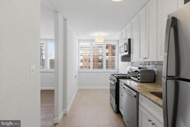 Building Photo - 1301 S Arlington Ridge Rd Unit 308