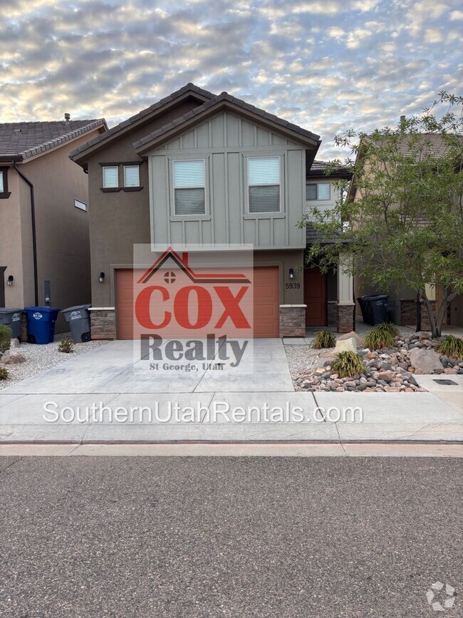 Building Photo - Wonderful Desert Canyon 4 bed | 2.5 bath |... Rental