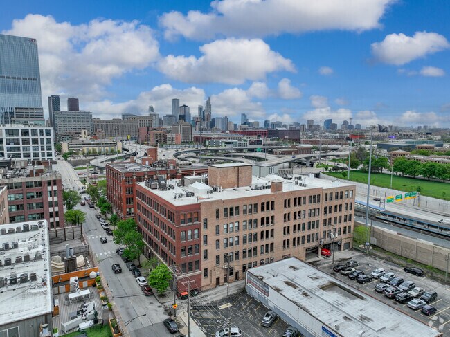 Context - 845 W Van Buren St