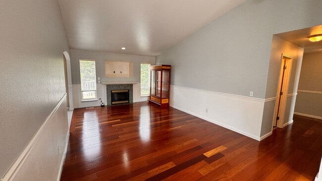 Photo - Spacious & Modern 4-Bedroom Home in Kent