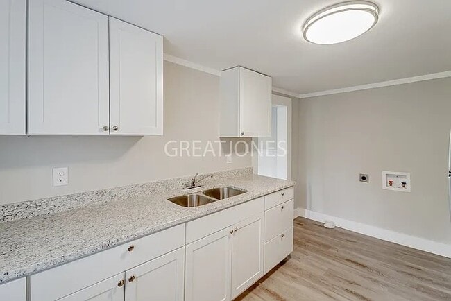 Photo - 608 77th Way S