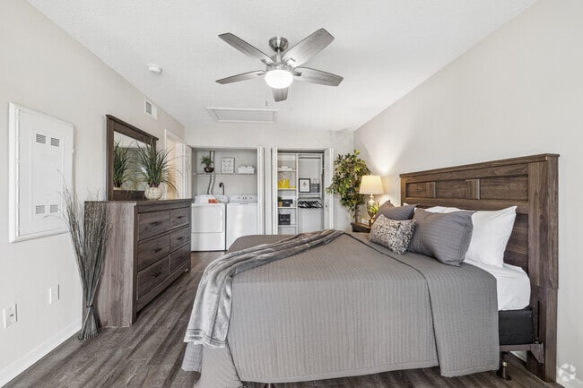 1BR, 1BA - 717SF - Bedroom