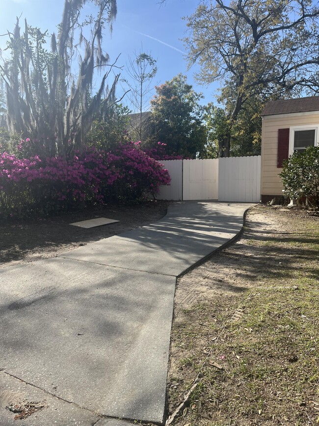 Photo - 2313 E 40th St