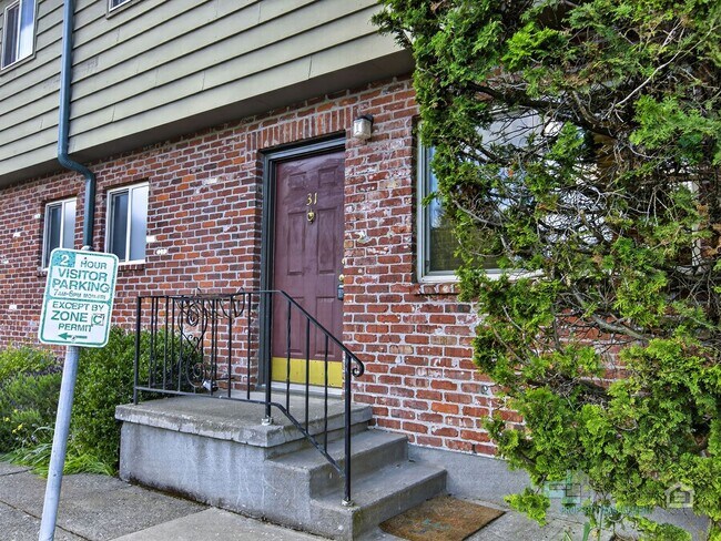 Photo - 1 Bedroom Condo Near OHSU + Parking