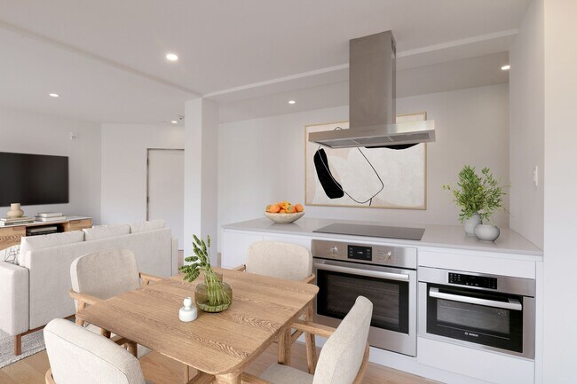 Building Photo - 5530 Cote Saint-Luc Road Unit 11